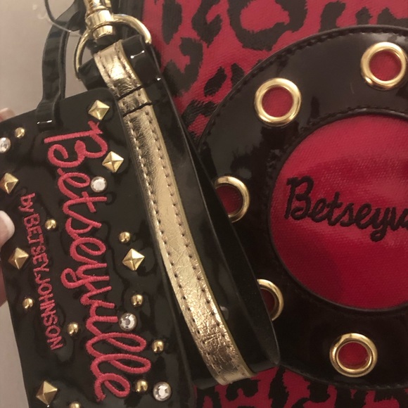 Betsey Johnson telephone purse - Picture 2 of 4